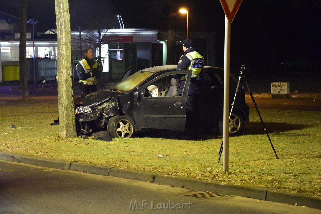 VU PKW Baum Koeln Deutz Deutz Kalkerstr P70.JPG - Miklos Laubert